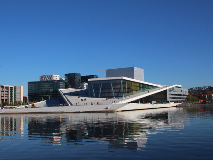 The Government will host a gala banquet at the Oslo Opera House in honour of the King and Queen. There is space for 1 000 spectators on the roof for those who wish to view the arrival of the guests. (Photo: Liv Osmundsen / The Royal Court)